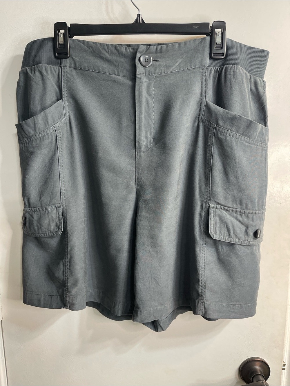 Soft Surroundings Bayside Cargo Shorts L Dark Iron Elastic Back
173